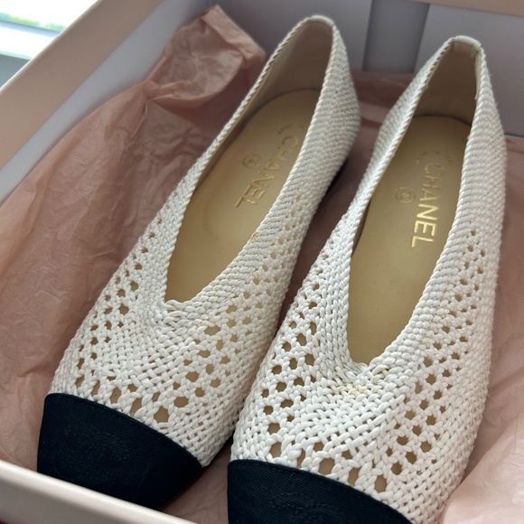 CHANEL Woven Raffia Two Tone Ballerina Flats Size 38.5 - Picture 5 of 9